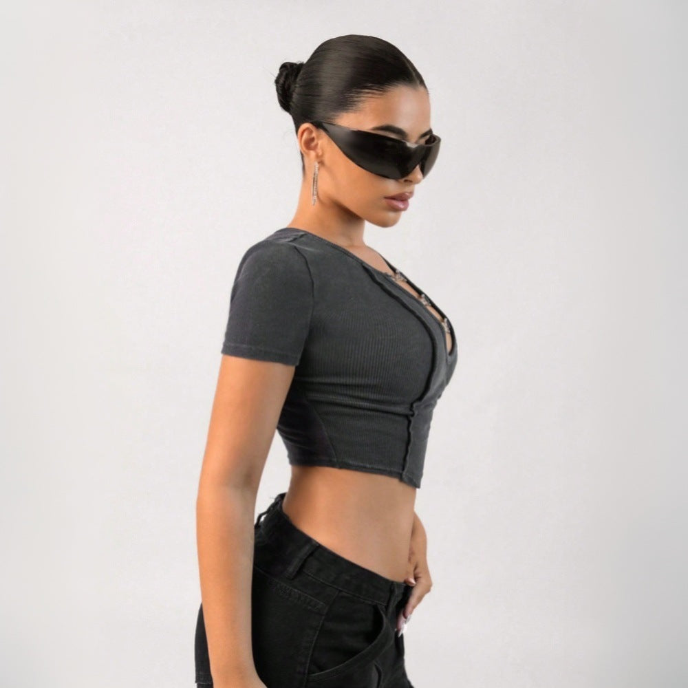 Láncos kivágású női crop top – egy igazán dögös darab