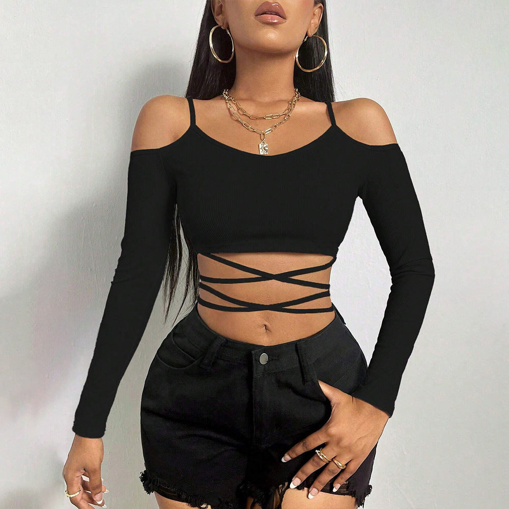 Fekete fűzős pántos crop top – aszimmetrikus, nőies megjelenés