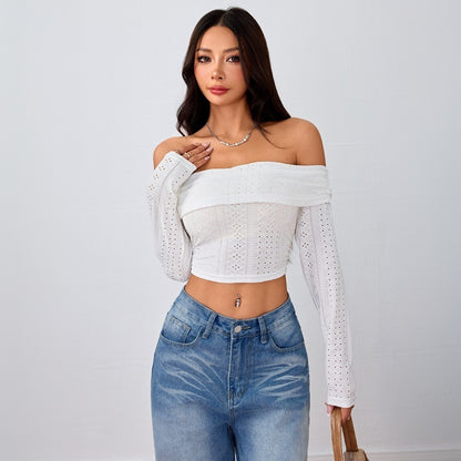 Váll nélküli fehér crop top – bájos és kihívó