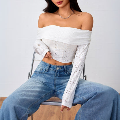 Váll nélküli fehér crop top – bájos és kihívó