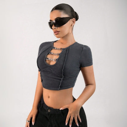 Láncos kivágású női crop top – egy igazán dögös darab
